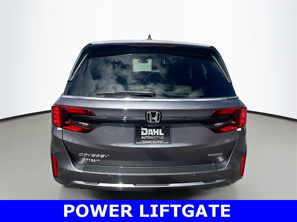 2026 Honda Odyssey Touring photo 2