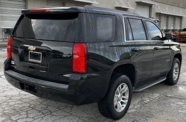 2017 Chevrolet Tahoe LS photo 4