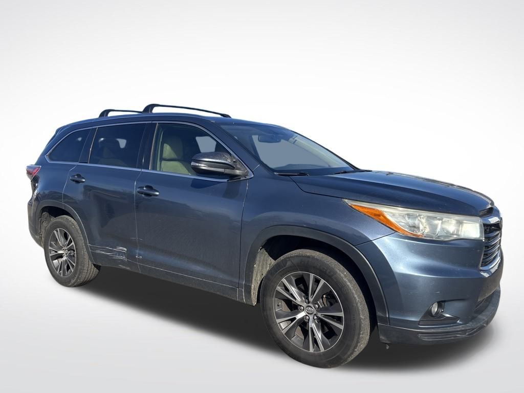 2016 Toyota Highlander XLE's photo