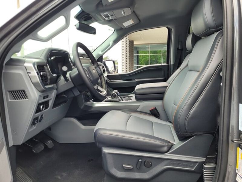 2025 Ford F-150 Lariat photo 4