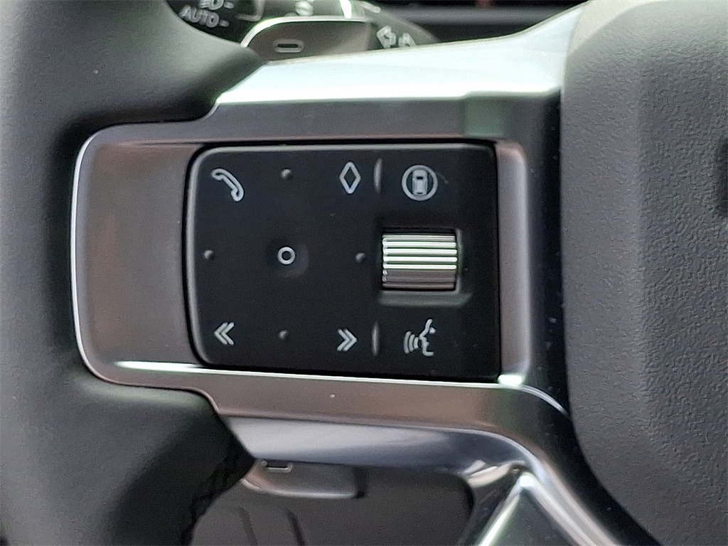 2025 Land Rover Discovery S photo 17