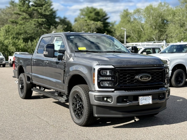 2025 Ford F-350 Super Duty Lariat's photo