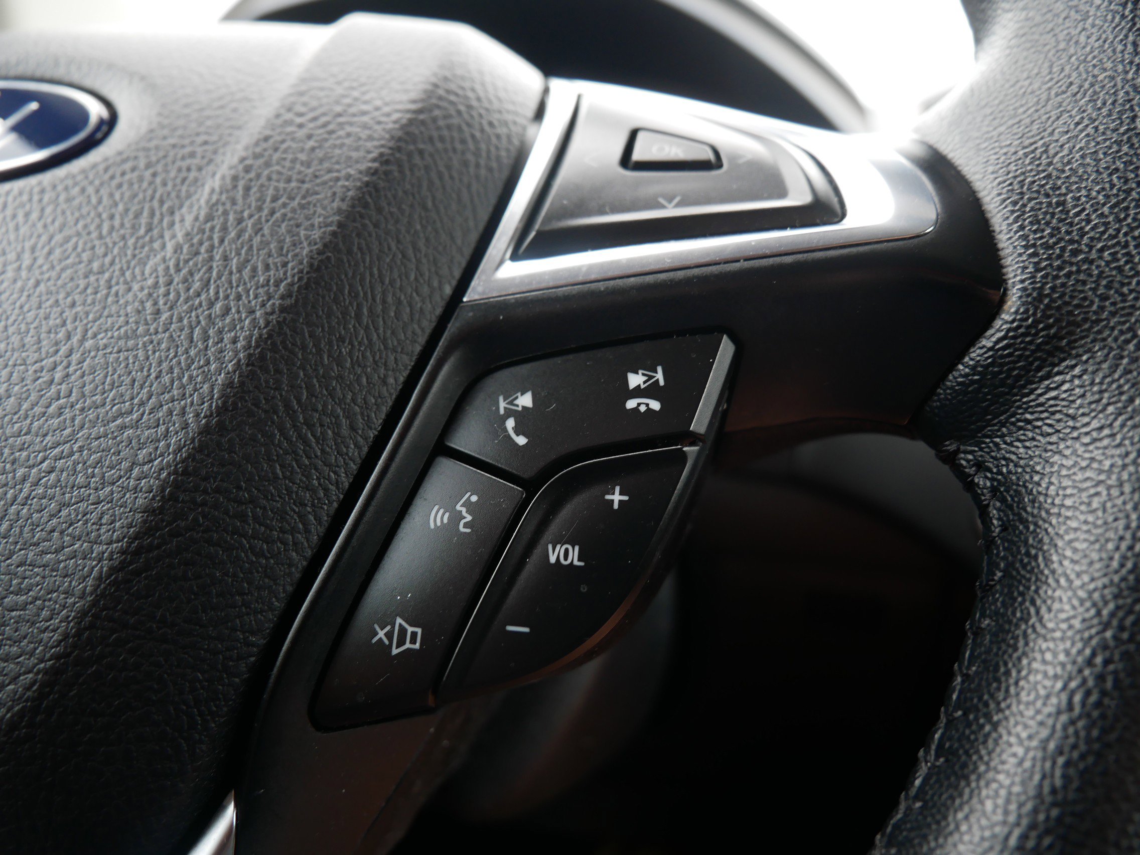 2024 Ford Edge SEL photo 26