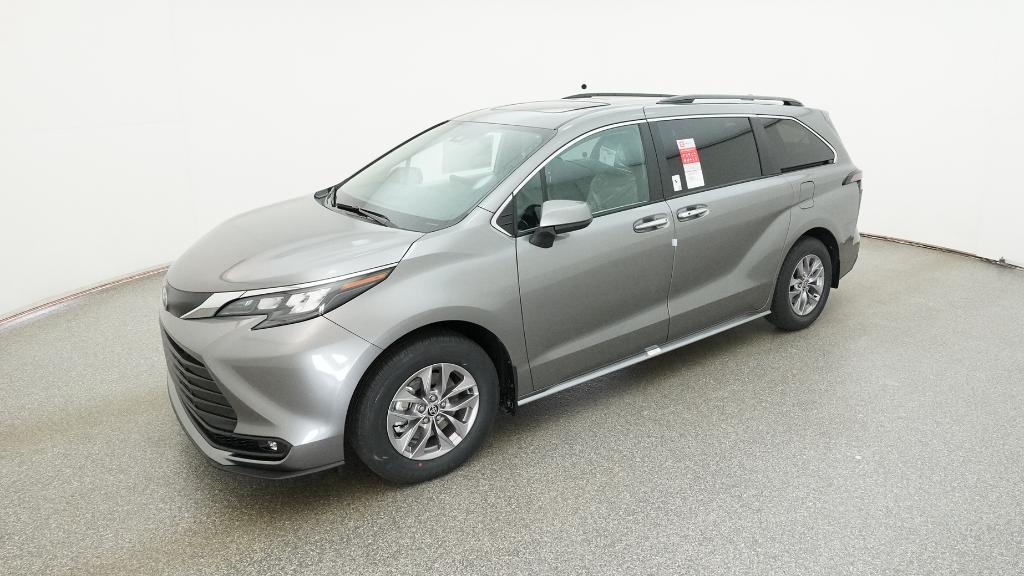 2026 Toyota Sienna XLE's photo