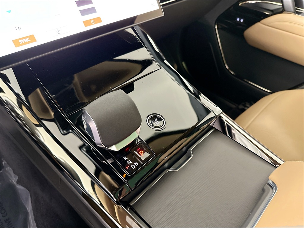 2025 Land Rover Range Rover Sport SE photo 13
