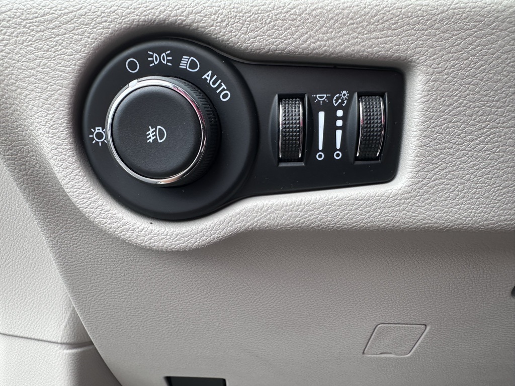 2024 Chrysler Pacifica Limited photo 4