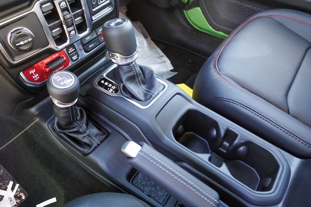 2025 Jeep Wrangler Rubicon photo 18