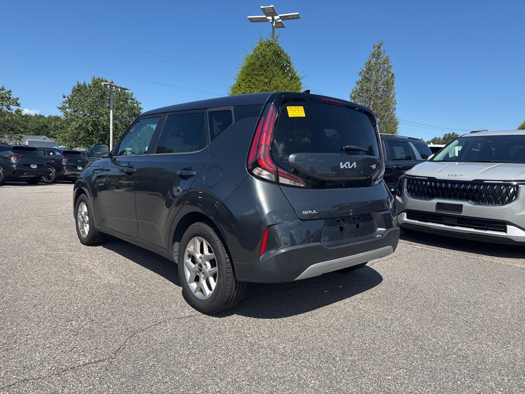 2023 Kia Soul LX photo 3