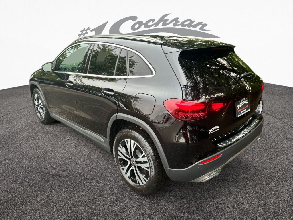 2026 Mercedes Benz GLA 250 4MATIC photo 3