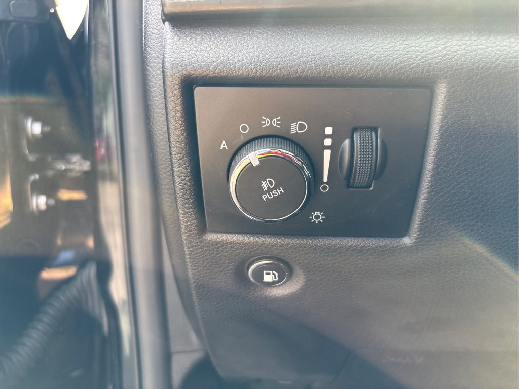 2021 Jeep Grand Cherokee Laredo X photo 23