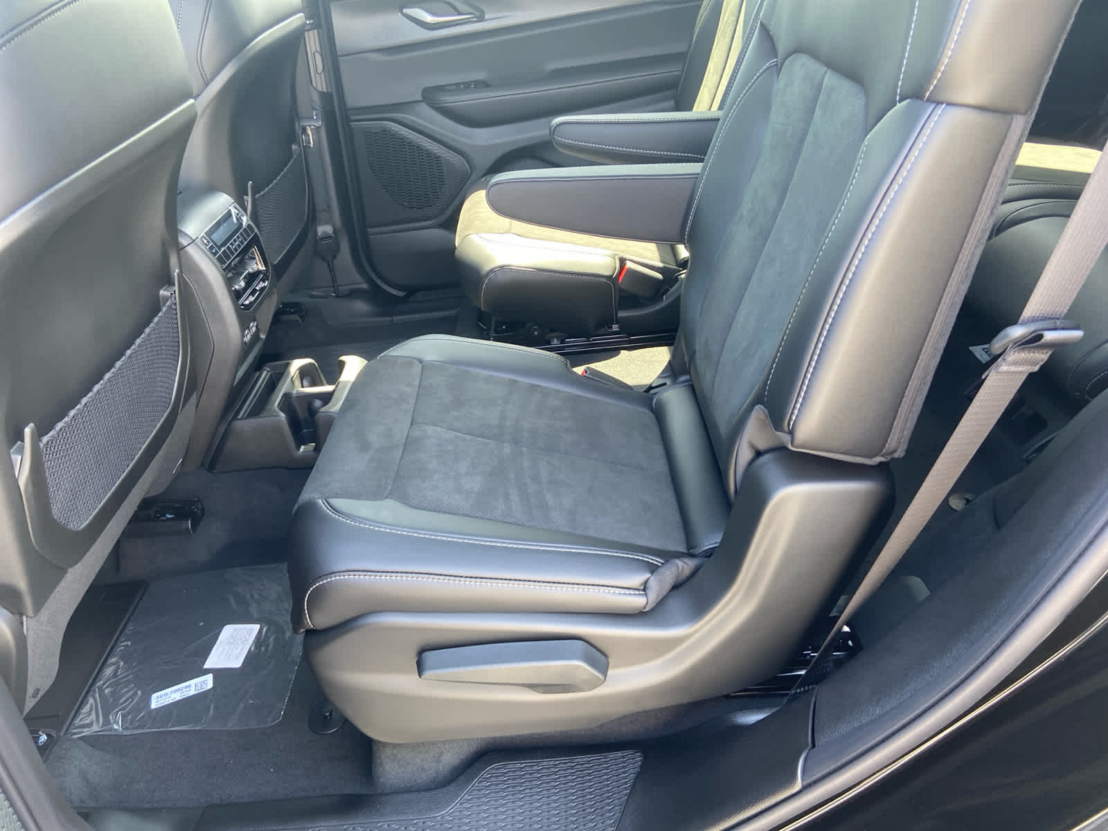 2025 Jeep Grand Cherokee Altitude photo 11