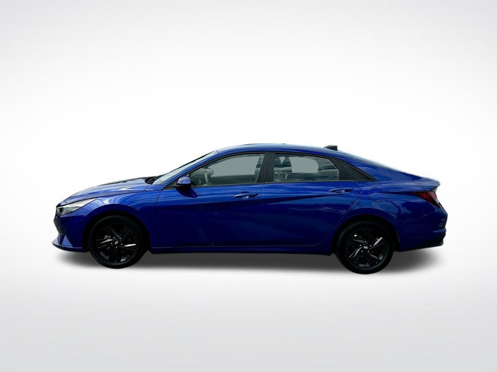 2023 Hyundai Elantra SEL photo 3
