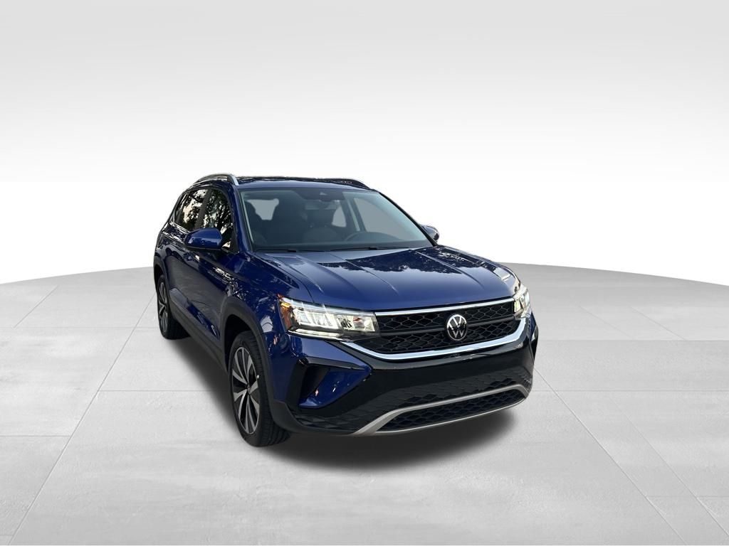 2022 Volkswagen Taos SE photo 2