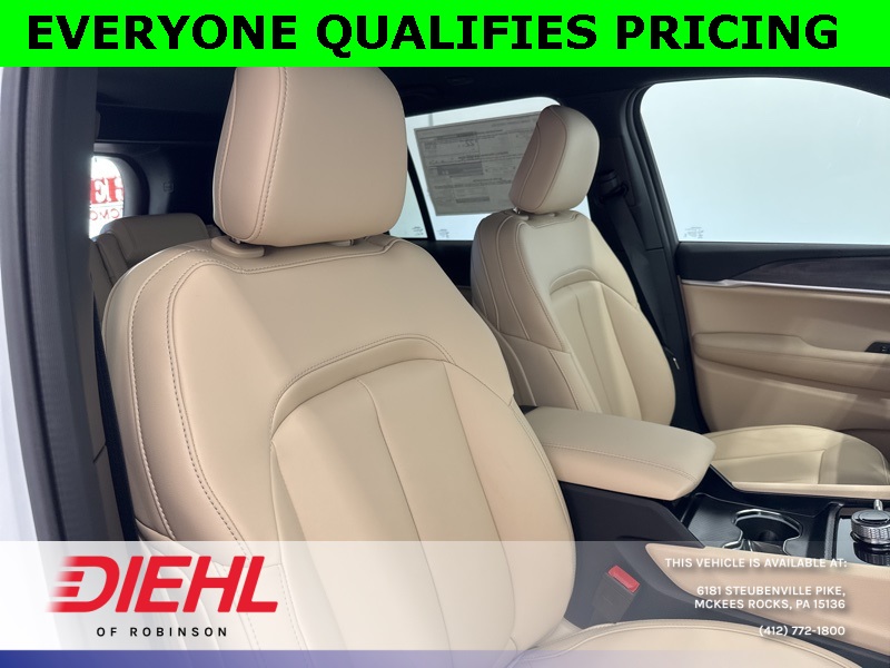 2025 Jeep Grand Cherokee Limited photo 3