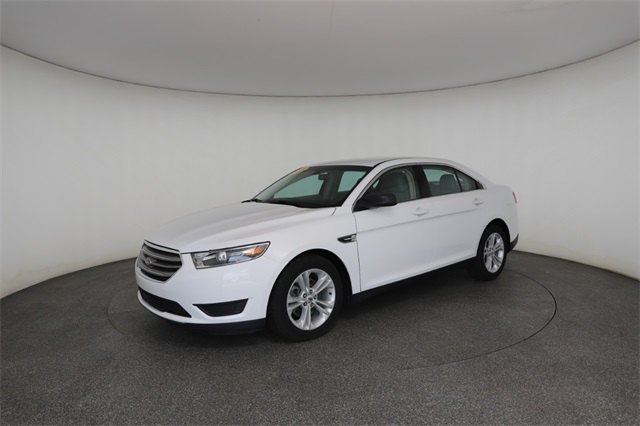 2018 Ford Taurus SE photo 4