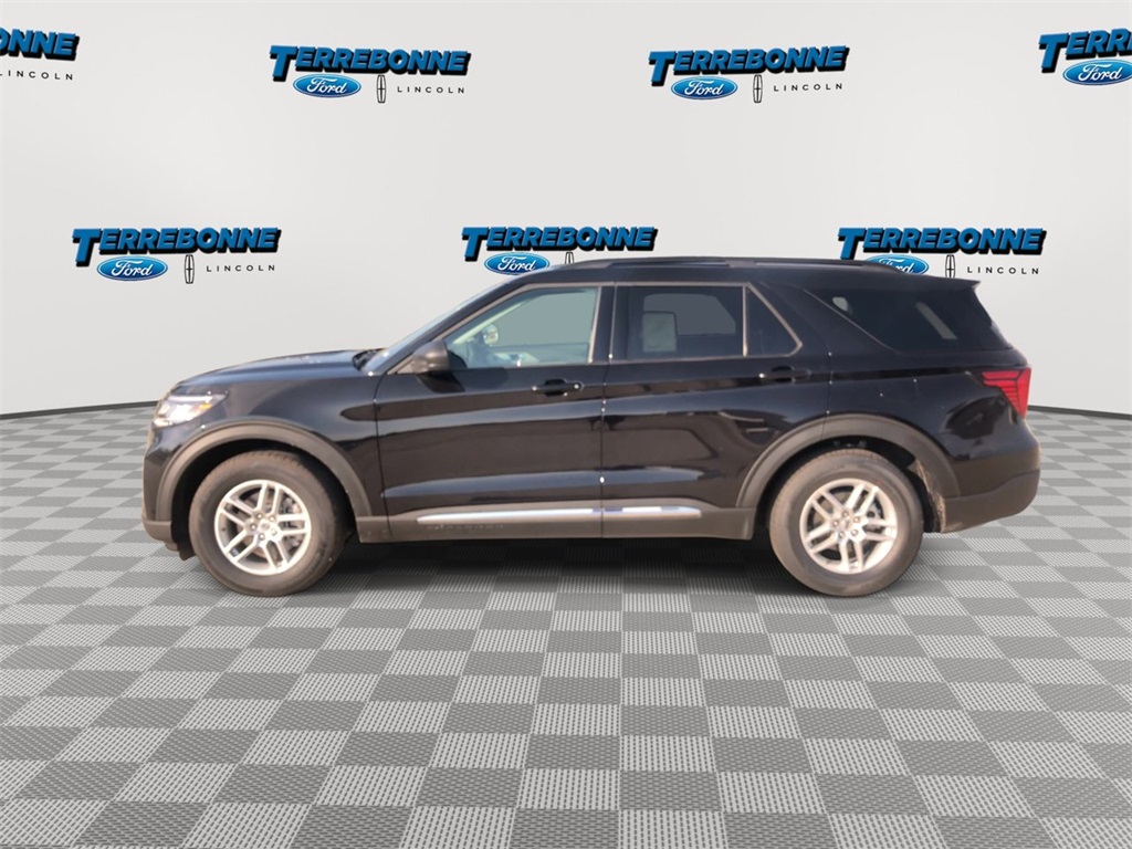 2025 Ford Explorer photo 2