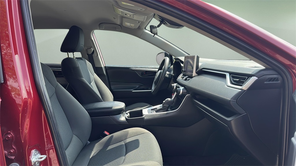 2023 Toyota RAV4 LE photo 9