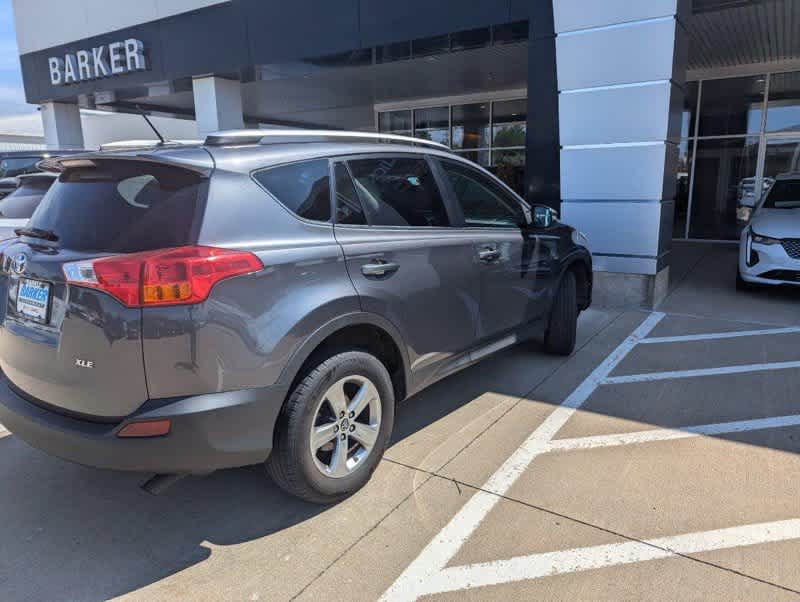 2015 Toyota RAV4 XLE photo 2