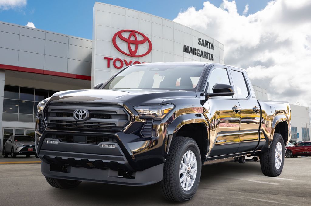 2025 Toyota Tacoma SR5's photo