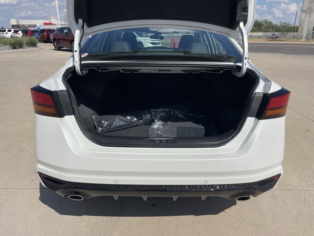 2025 Nissan Altima SR photo 5