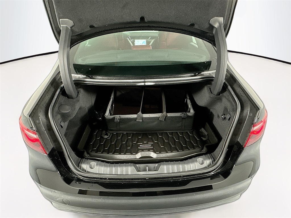 New 2024 Black Jaguar R-Dynamic SE image 27