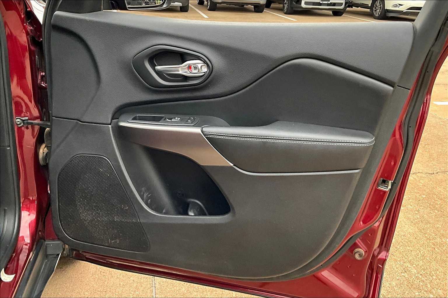 2020 Jeep Cherokee Latitude photo 24