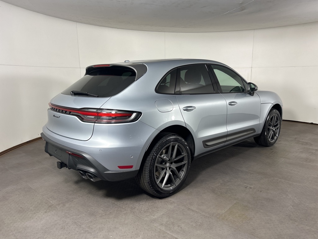 2025 Porsche Macan T photo 5