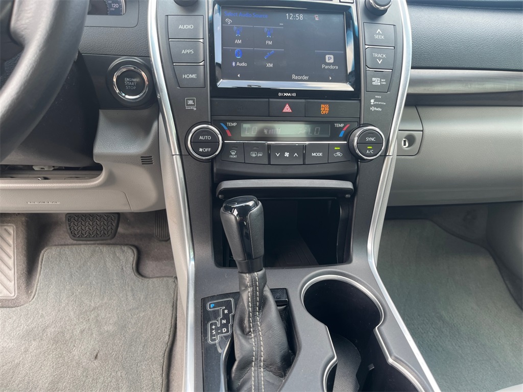 2017 Toyota Camry XLE photo 15