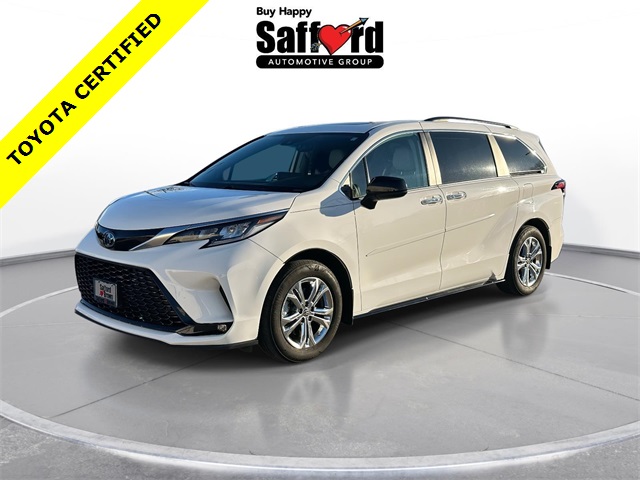 2023 Toyota Sienna XSE's photo