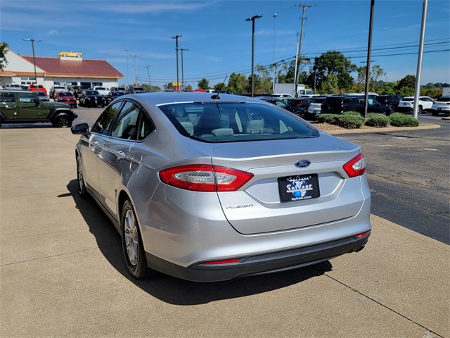 2016 Ford Fusion S photo 5