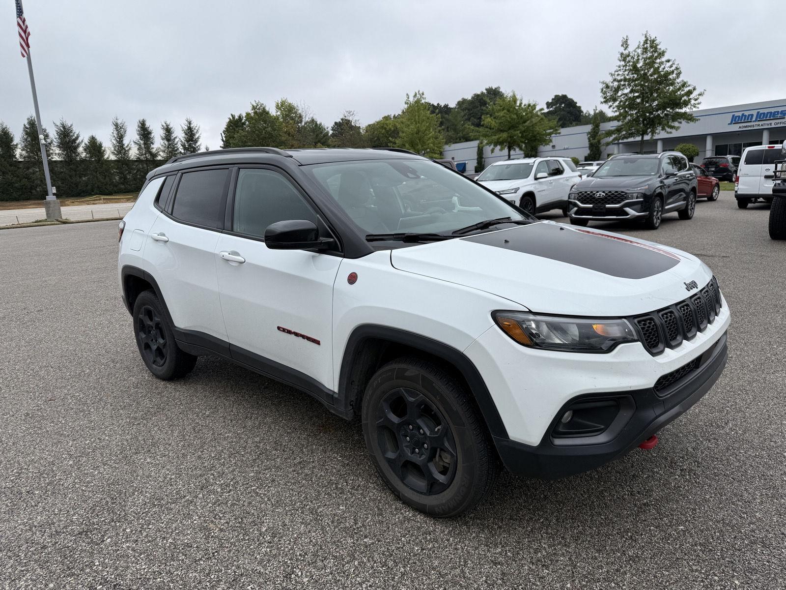 2023 Jeep Compass Trailhawk photo 2
