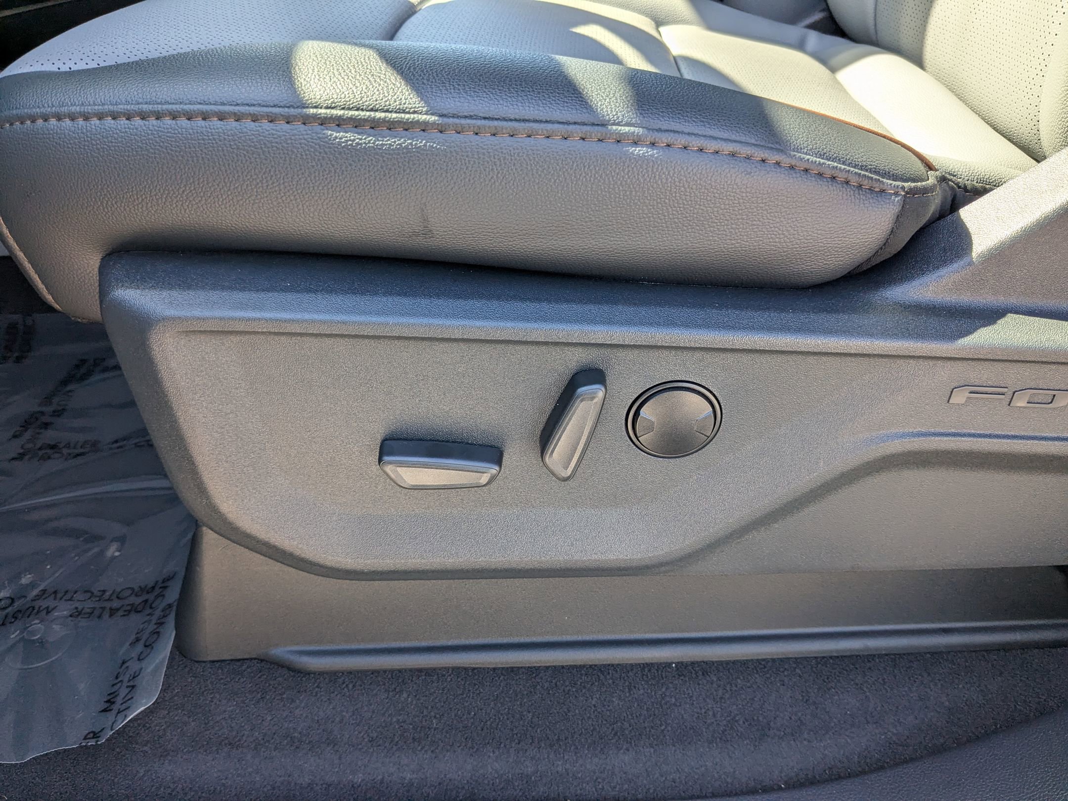 2025 Ford F-150 Lariat photo 15