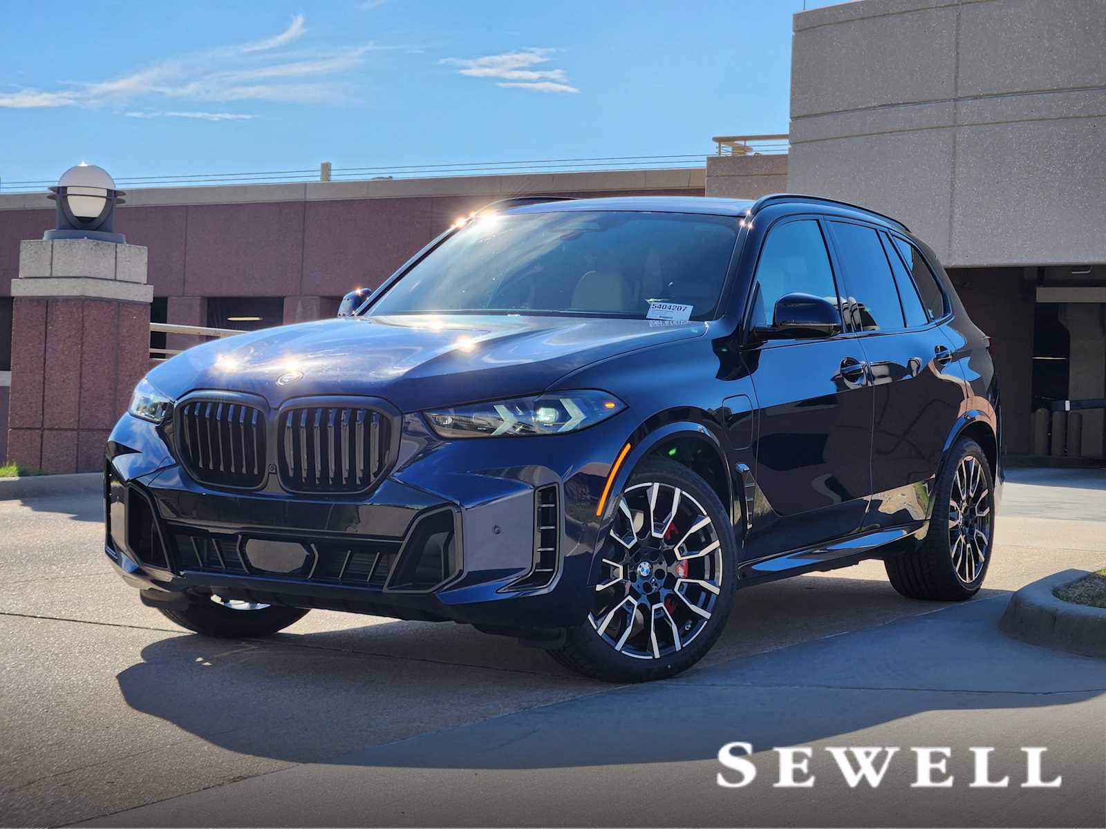 2026 BMW X5 50e's photo