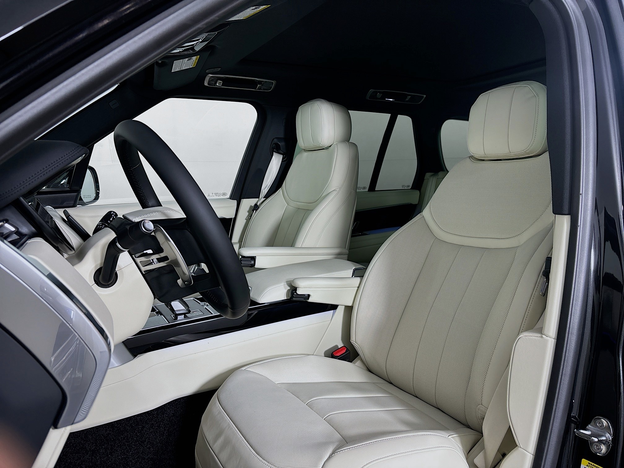 2025 Land Rover Range Rover SE photo 21