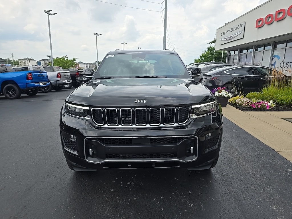 2025 Jeep Grand Cherokee Overland photo 2