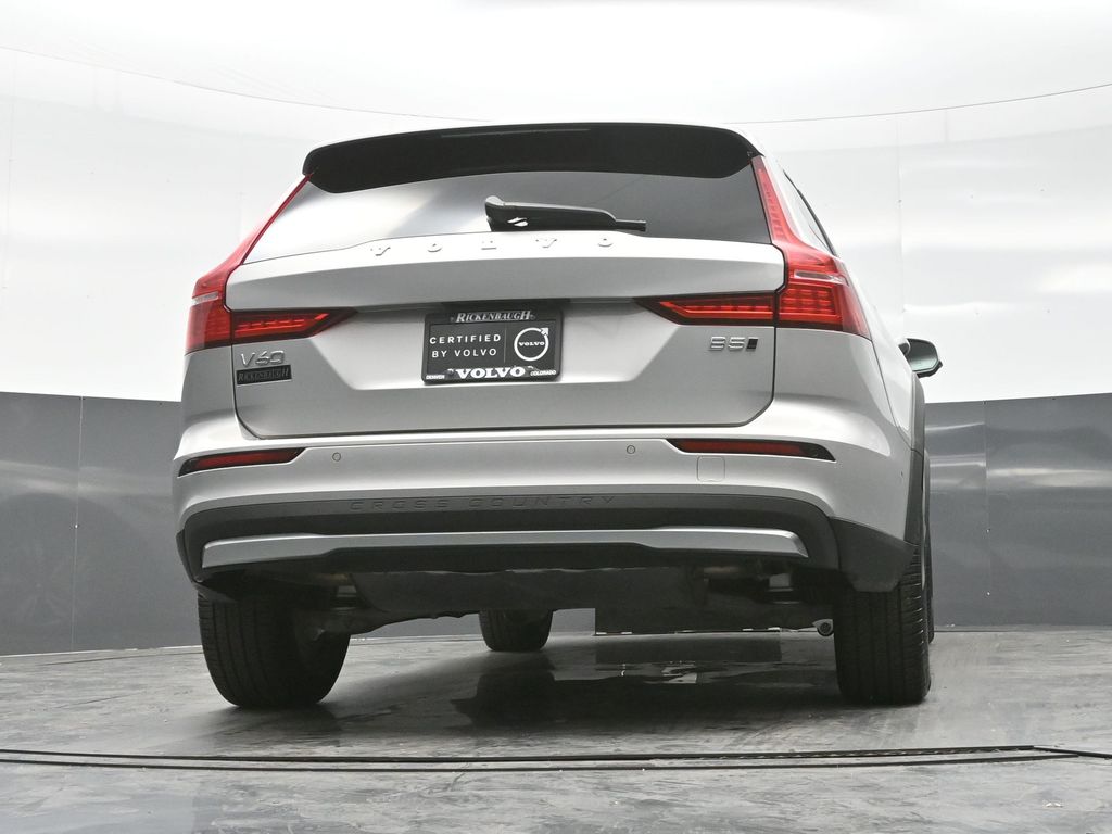 2025 Volvo V60 Cross Country B5 Plus photo 23
