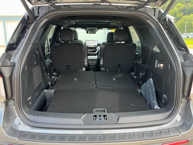 2025 Ford Explorer ST photo 13