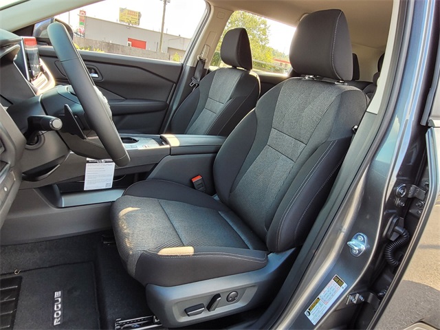 2026 Nissan Rogue SV photo 8