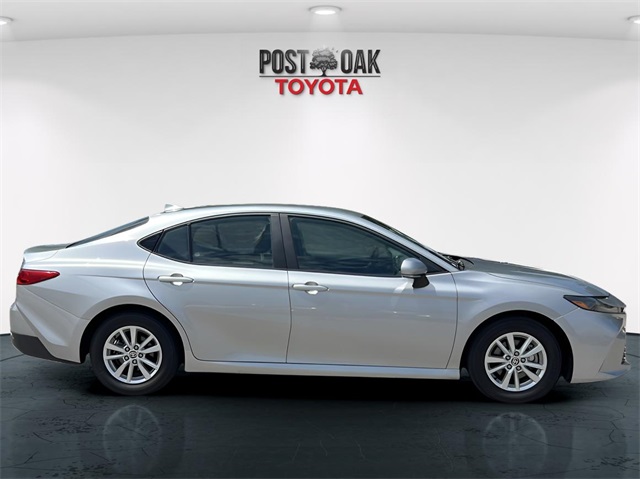 2025 Toyota Camry SE photo 9