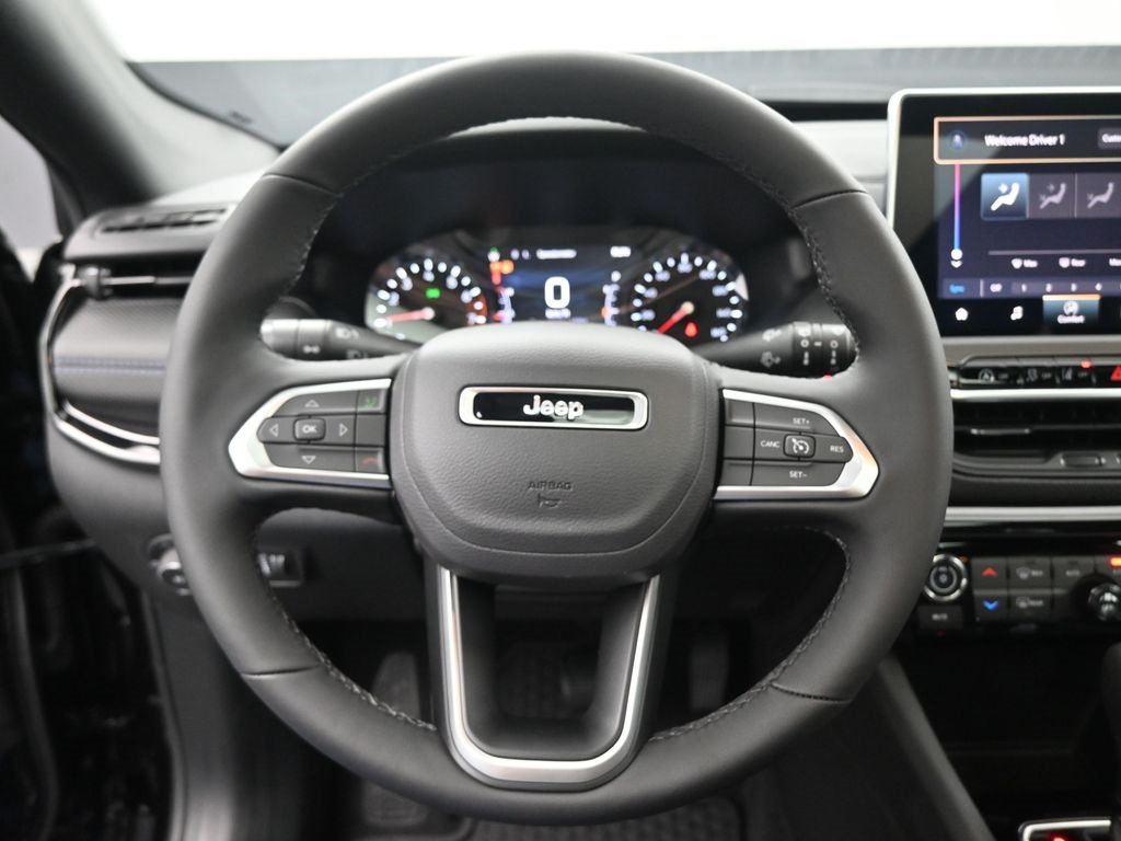 2025 Jeep Compass Latitude photo 2