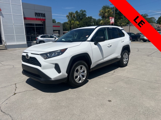 2019 Toyota RAV4 LE's photo
