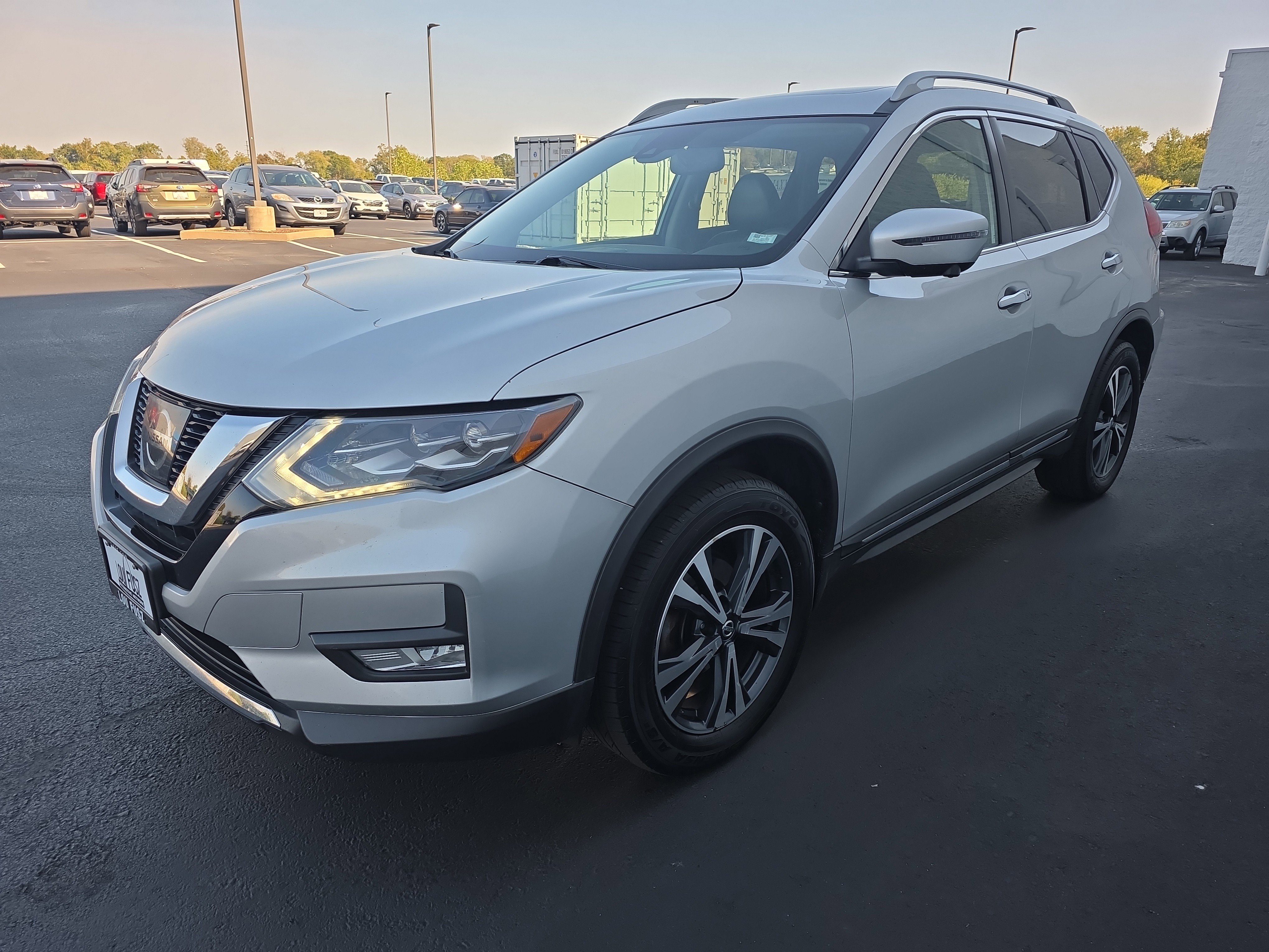 Used 2017 Nissan Rogue SL with VIN 5N1AT2MV5HC742106 for sale in O'Fallon, MO