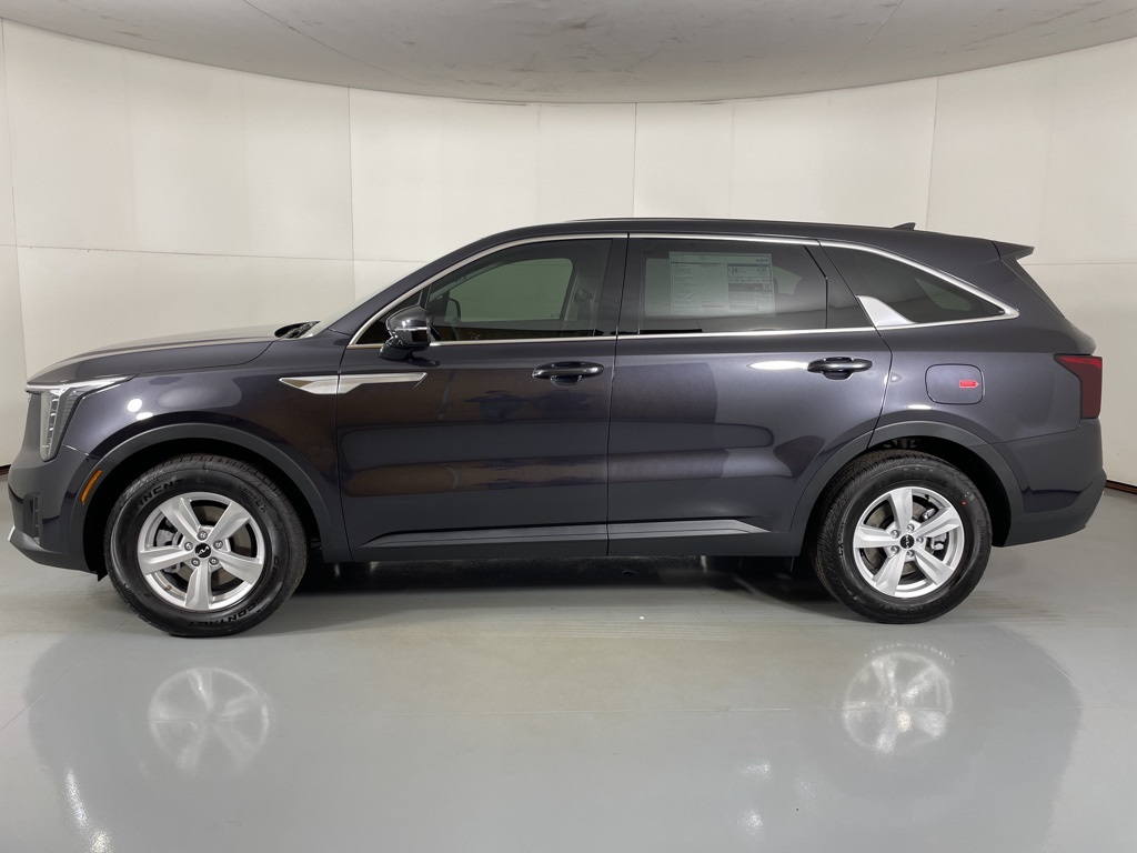 2026 Kia Sorento LX photo 2