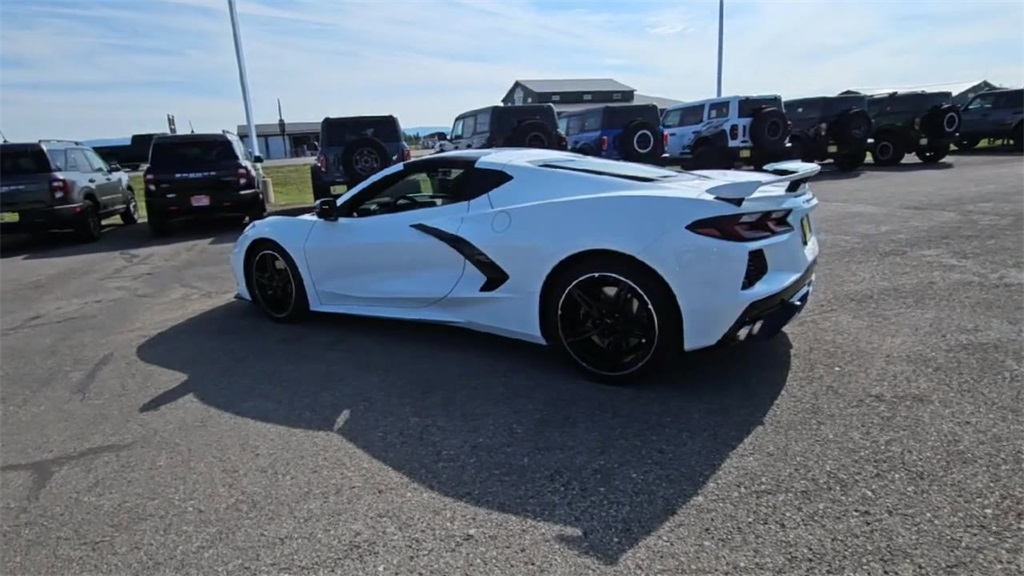 2025 Chevrolet Corvette Stingray photo 2