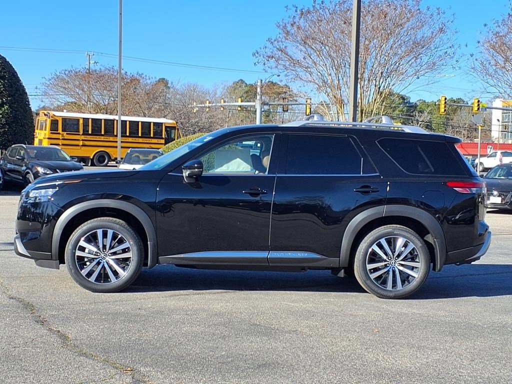 2025 Nissan Pathfinder Platinum photo 4