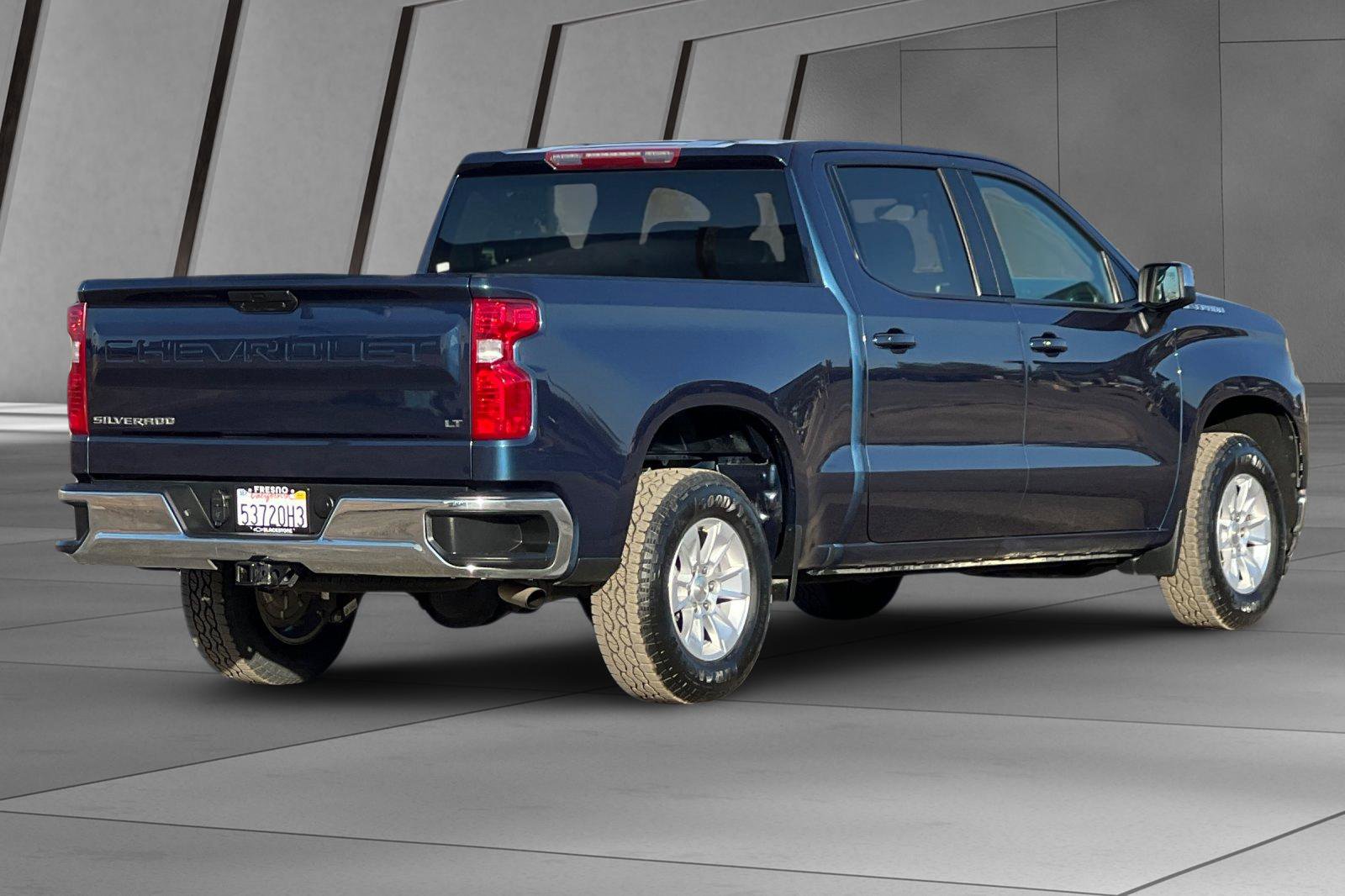 2021 Chevrolet Silverado 1500 LT photo 3
