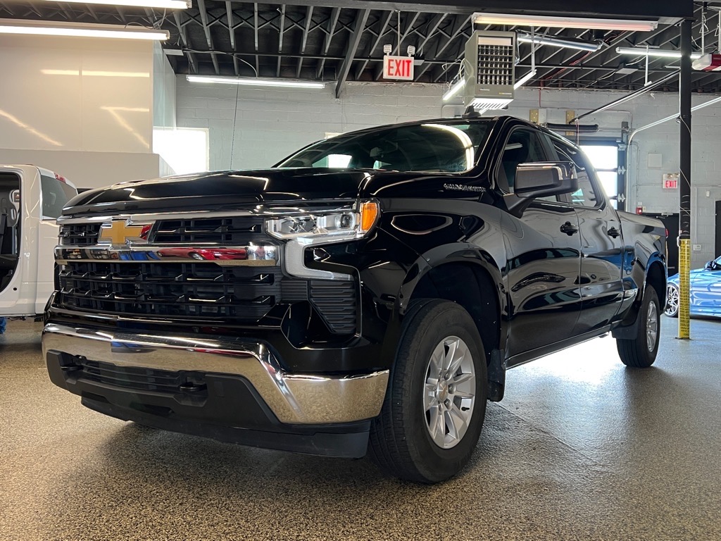 2023 Chevrolet Silverado 1500 LT photo 3
