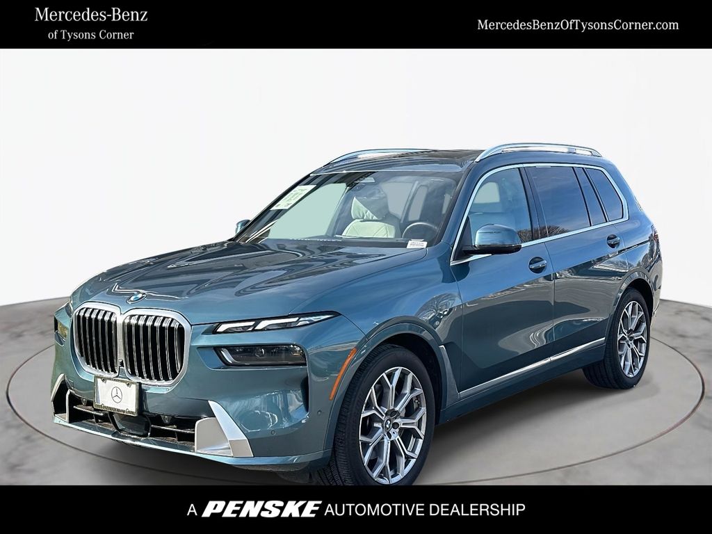 2023 BMW X7 40i's photo