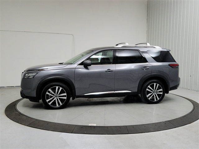 2025 Nissan Pathfinder Platinum photo 4