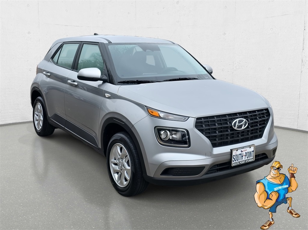 2026 Hyundai Venue SE photo 3